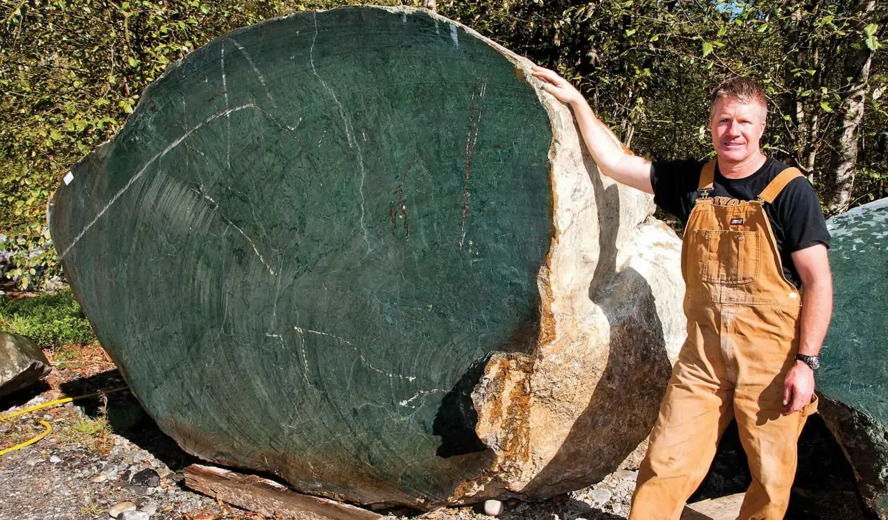 Где добывают нефрит в России?