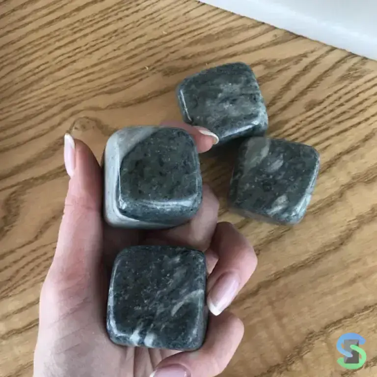 Змеевик "Кубышки" 4х4х4 см.