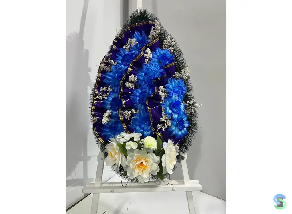 Венок на кладбище "Волна" 75 см.