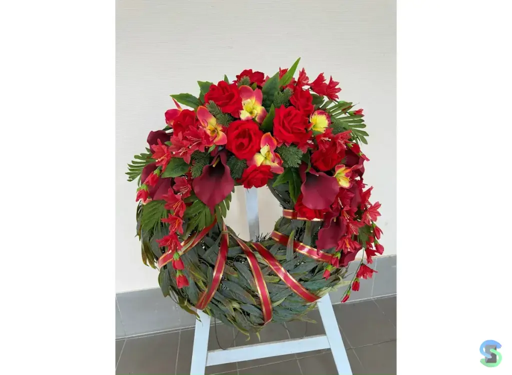 Венок ритуальный кольцо "Красный бархат"